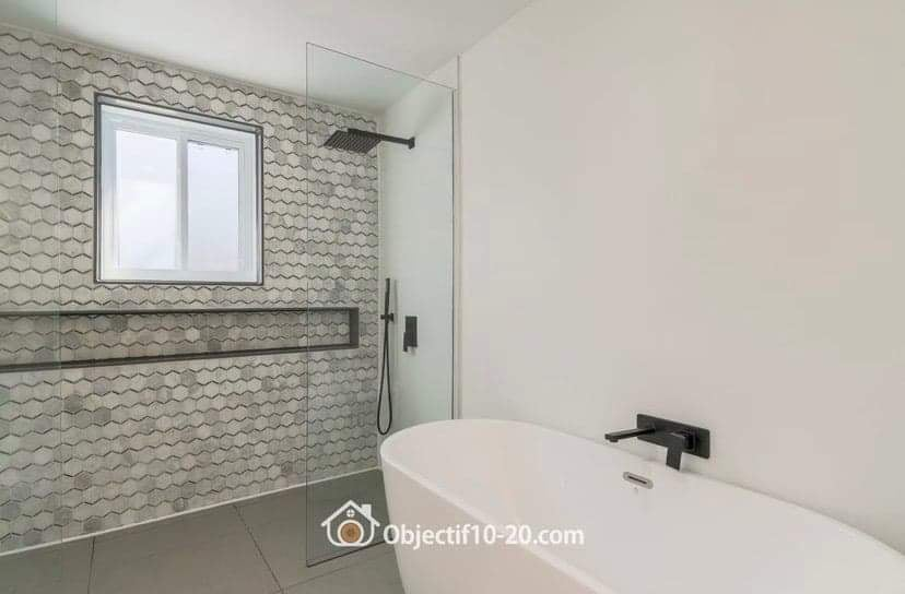 Installation douche à l’italienne et d’une niche sur mesure (service rénovation de salle de bain complète)